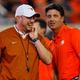 Illustration for article titled Mike Gundy And Tom Herman Cook Up Some Beef, Then Quickly Throw It Away